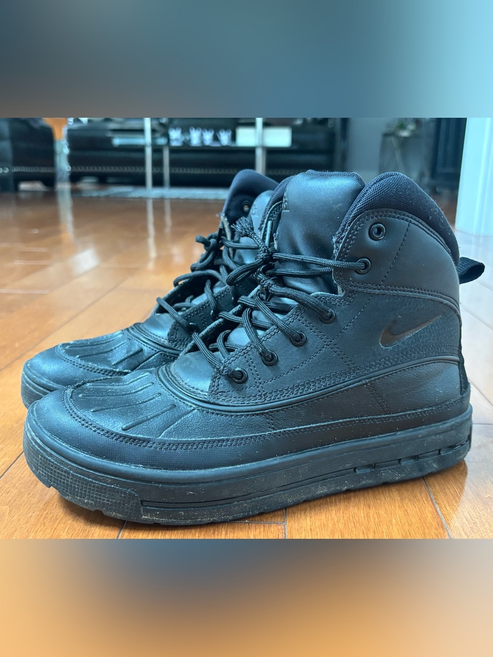 Nike Woodside 2 High ACG Kids Youth Size 7 Black Lace-Up Waterproof Boot